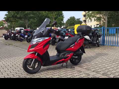 Kymco G-Dink 50 Red - Puig Windshield, Shad Topcase, Walkaround, Details